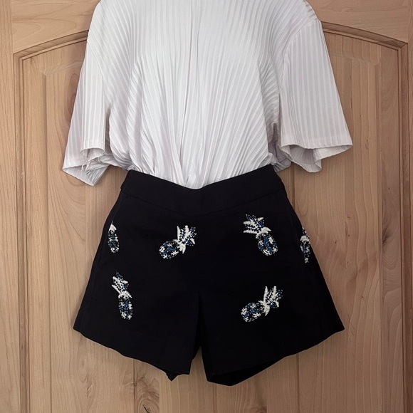 LOFT Sz 00 Navy Bermuda Shorts with Pineapple Embroidery - Picture 3 of 5